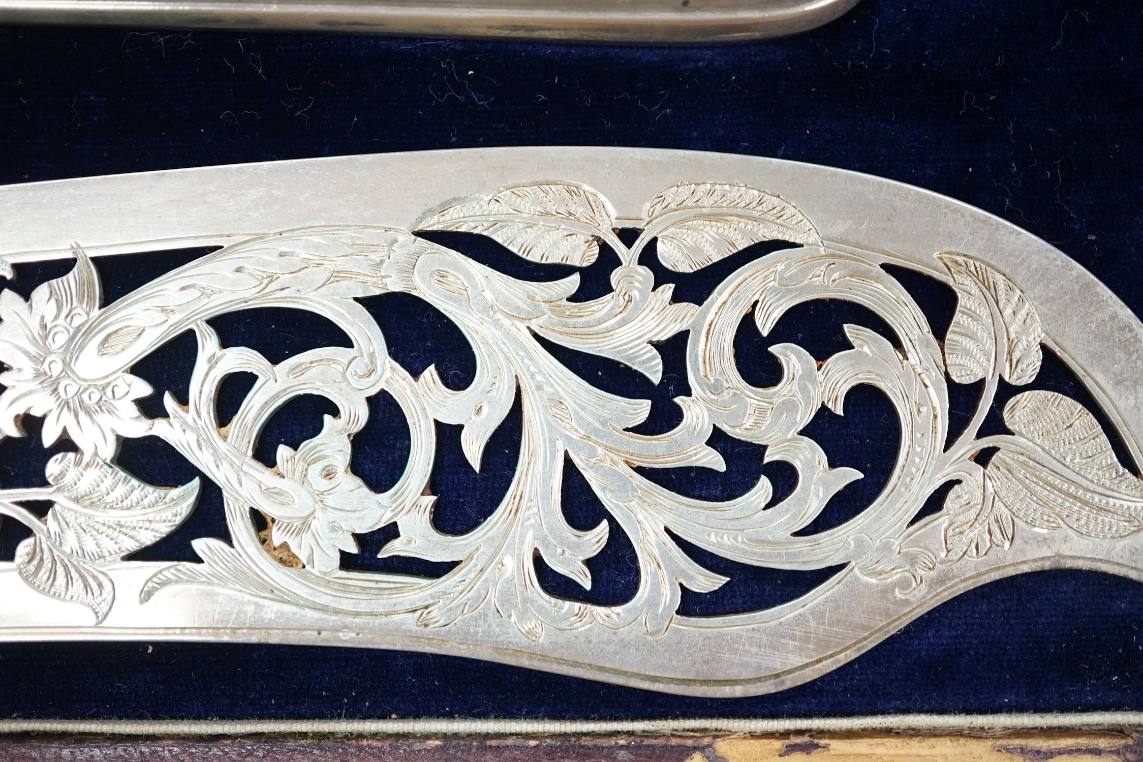 A cased pair of Victorian silver thread pattern fish servers, Hilliard & Thomason, Birmingham, 1864, (the case a.f), knife 32.9cm.